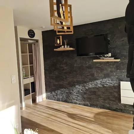 With Pool Included דירה